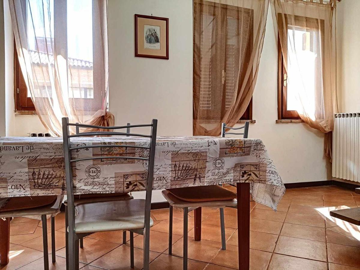 פוליניו Ospitaci Appartamenti San Salvatore מראה חיצוני תמונה